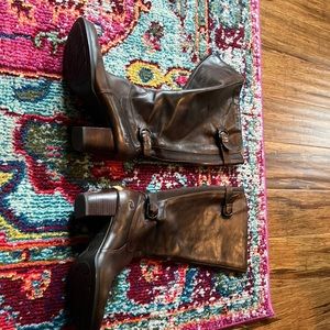 Barely worn Born tall fall/winter boots.